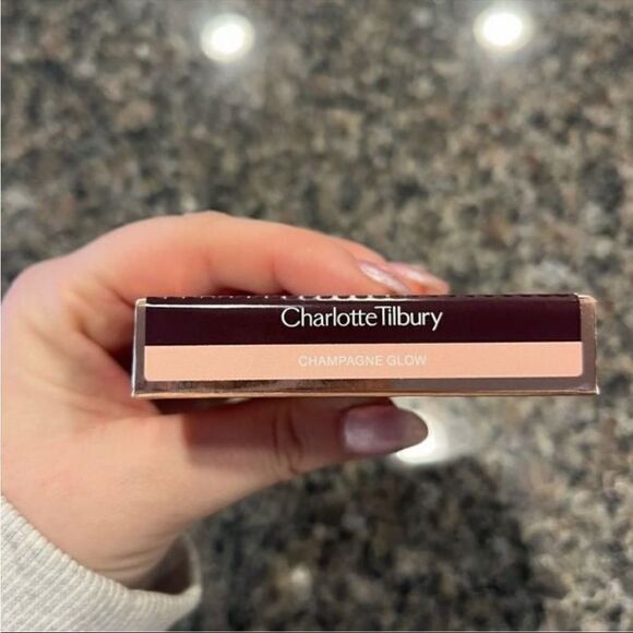 Charlotte Tilbury Glow Glide Face Architect Highlighter-champagne glow - Picture 3 of 6